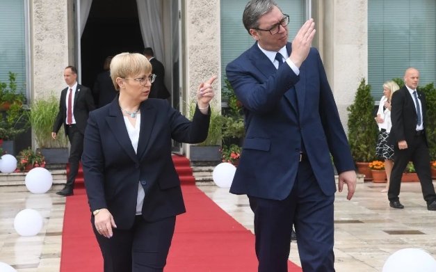 Pirc Musarjeva v Srbiji: poglejte, kaj ji je Vučić podaril (FOTO) -  Slovenske novice